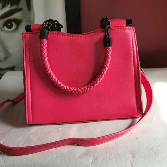 BADGLEY MISCHKA HOT PINK VEGAN LEATHER HANDBAG CROSSBODY - Picture 5 of 15